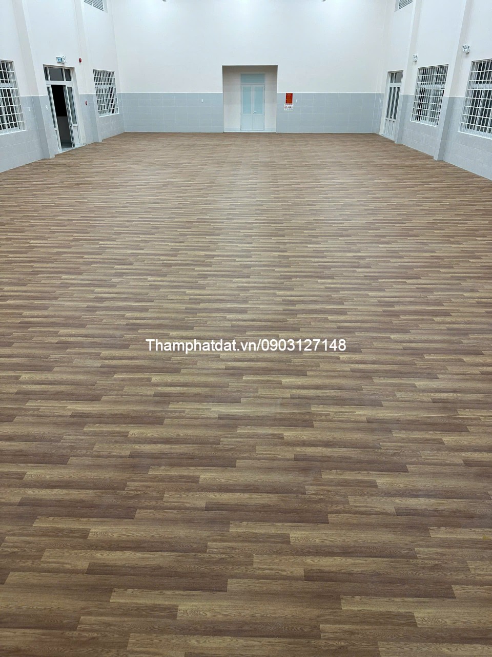 thảm vinyl vân gỗ trải sân thể thao 